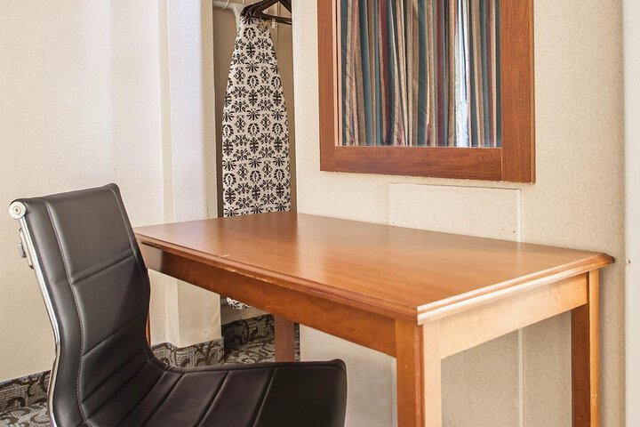 Econo Lodge Newton