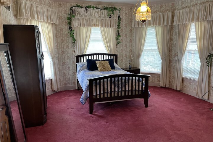 Room 8 of 11