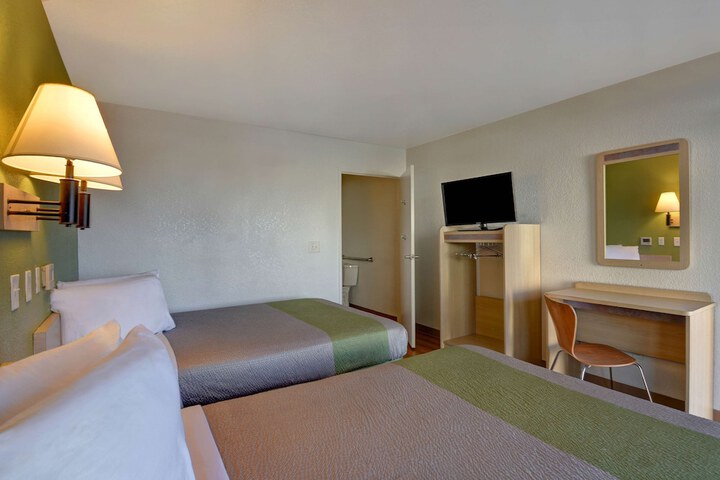 Room 21 of 43