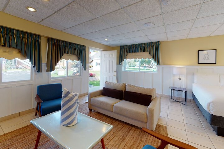 Breezeway Boutique Hotel
