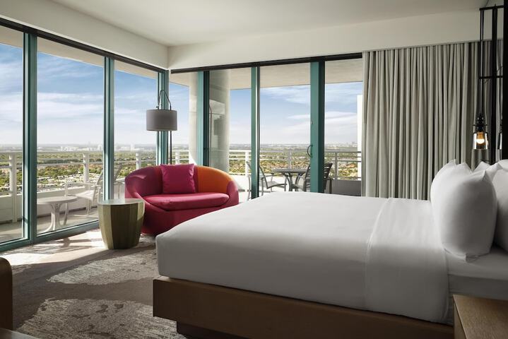 Signia by Hilton Diplomat Beach Resort