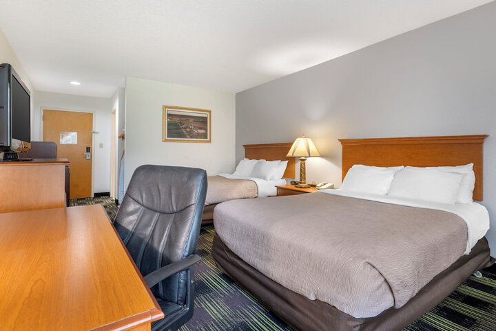 Quality Inn & Suites Near Amish Country