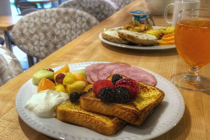 Breakfast/Coffee Service 80 of 94