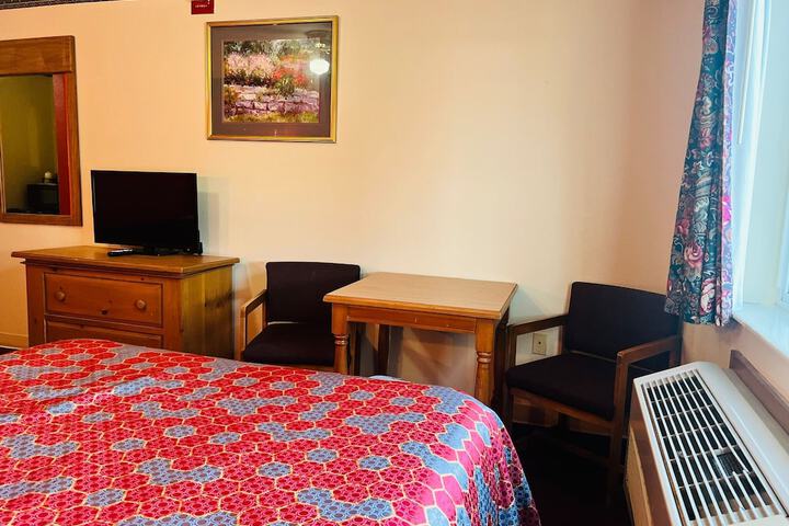 Villa Inn Motel Near Hwy 12 WI Capital O