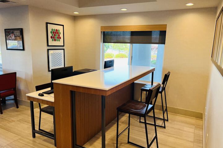 Holiday Inn Express & Suites Salinas by IHG
