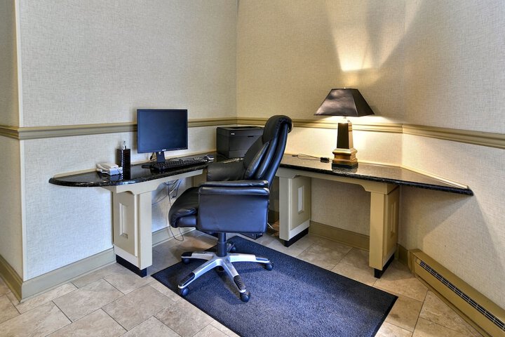 Business Center 62 of 63
