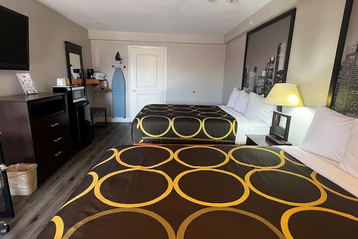 Room 8 of 43
