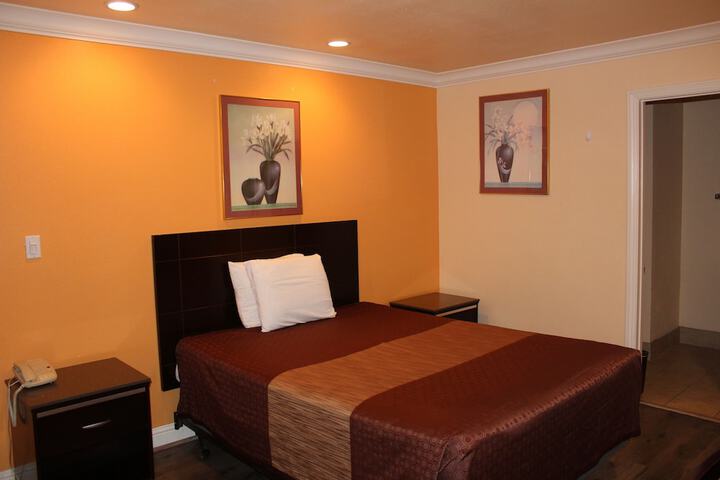 Room 9 of 21