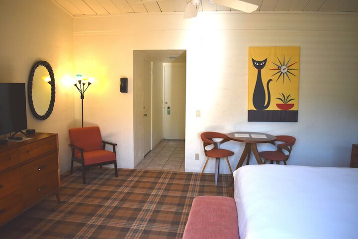 Room 32 of 61