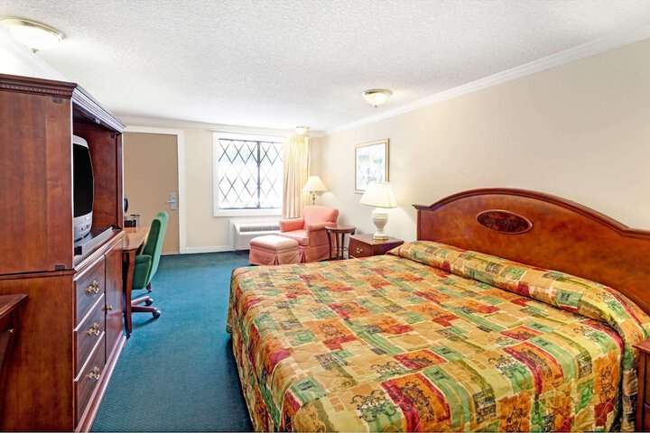 Room 12 of 18