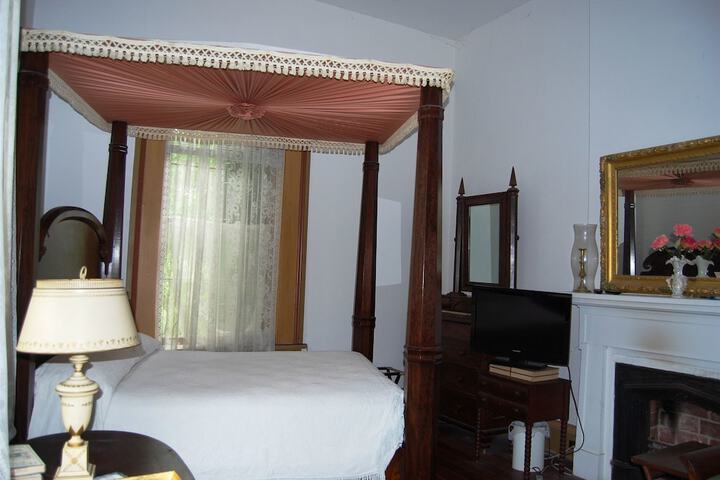 Room 25 of 47