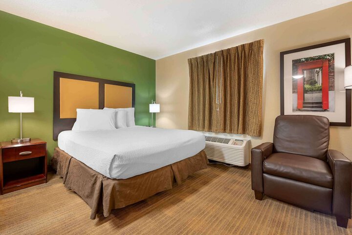 Room 27 of 28