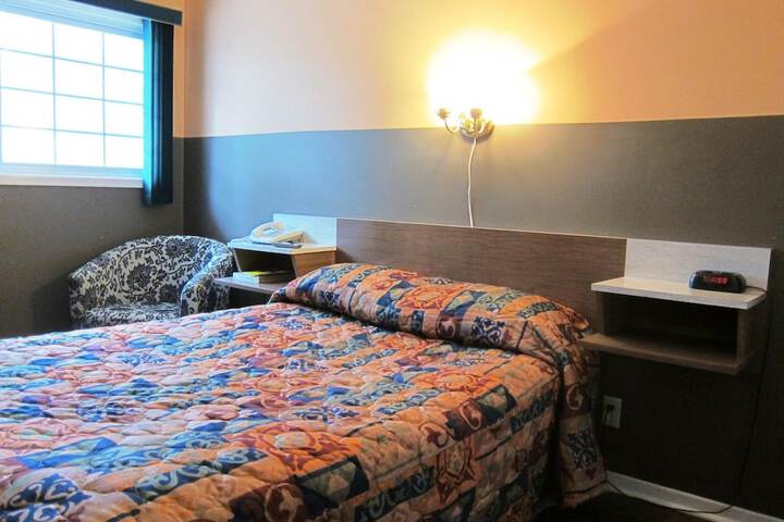 Room 5 of 16