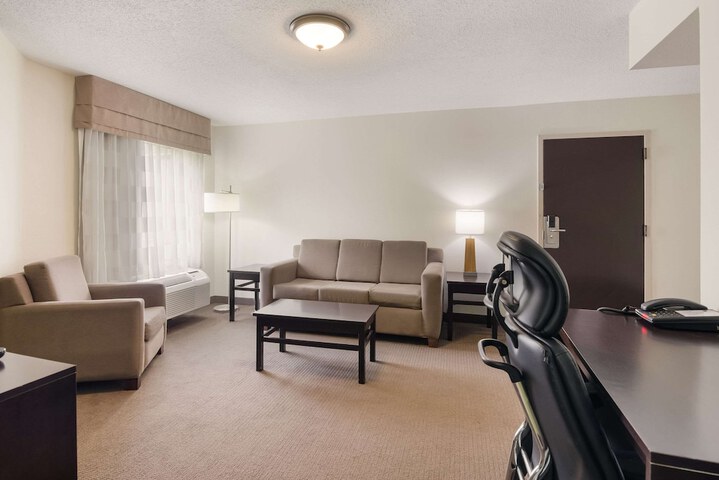 Room 13 of 28