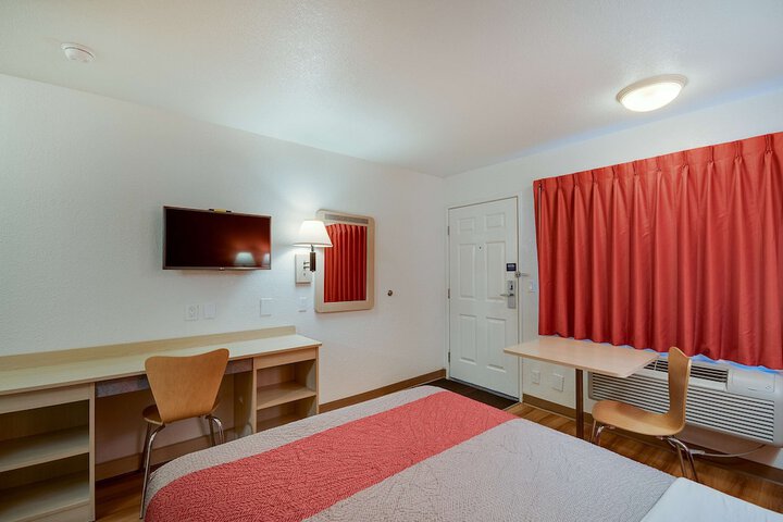 Room 13 of 24