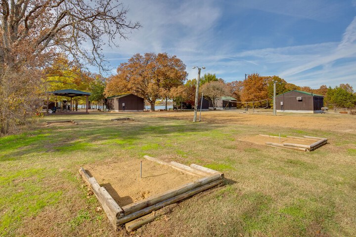 On-site Boat Ramp: Pet-friendly Kerens Studio!