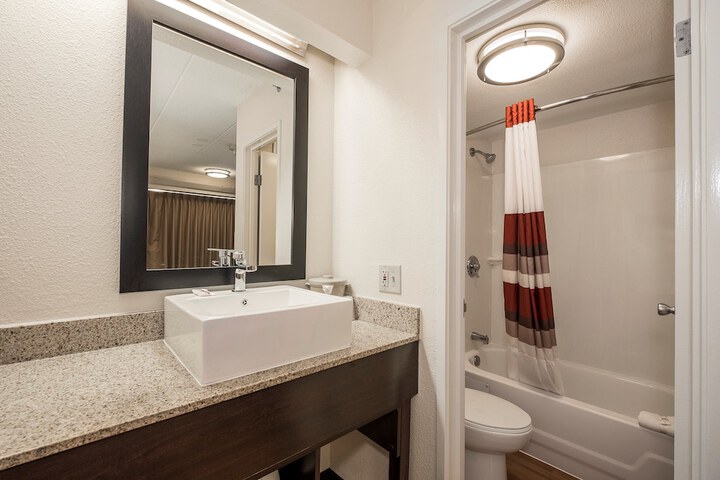 Red Roof Inn PLUS+ Boston - Framingham