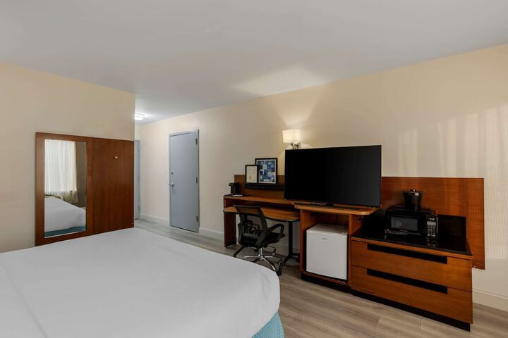 Room 25 of 43
