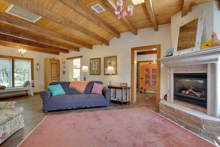 Patagonia Cottage w / Patio & Yard: Walk to Town!