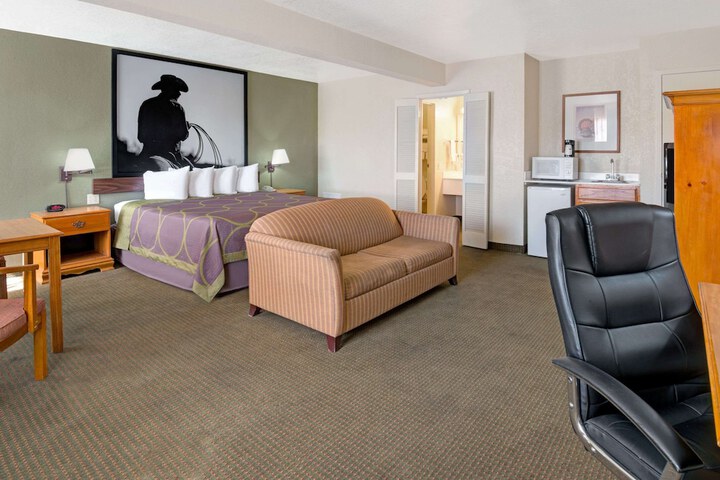 Room 4 of 27