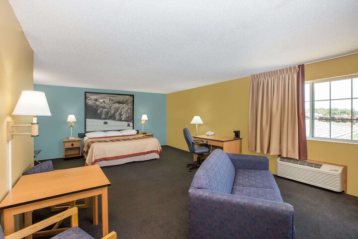 Room 8 of 17