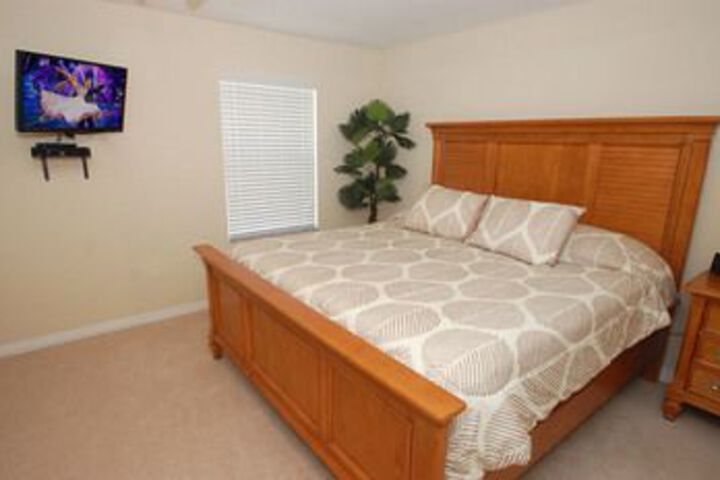 226SW Scaton 3 Br Villa by RedAwning