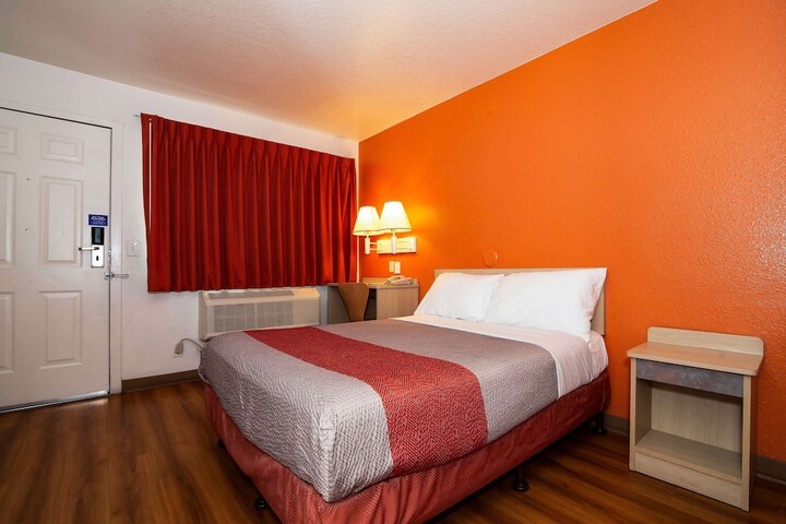 Room 32 of 57