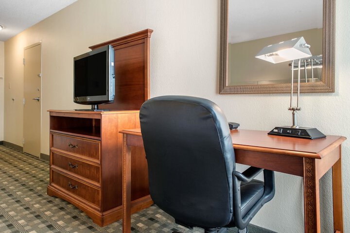 Room 12 of 32