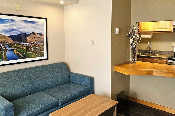 Days Inn and Suites by Wyndham Downtown Missoula-University