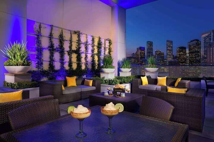 Lounge 85 of 95