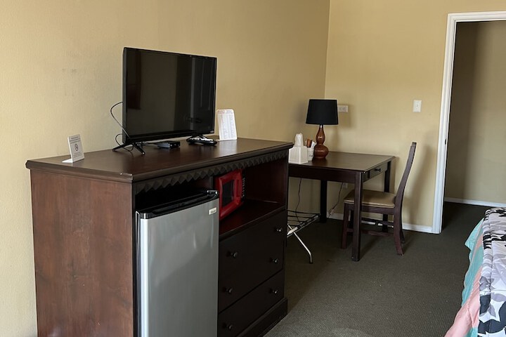 Ambassador Inn & Suites