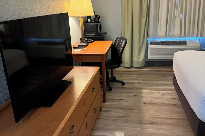 Room 50 of 66