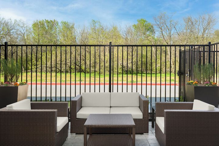 Holiday Inn Express & Suites DFW Airport Southwest - Euless