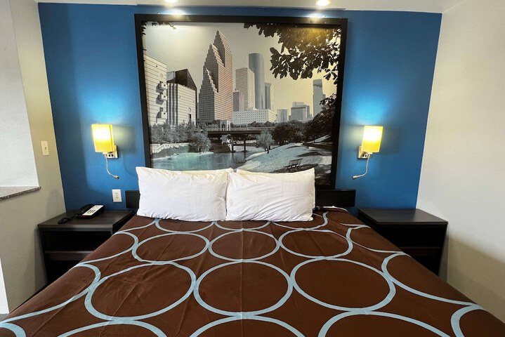 Room 17 of 32