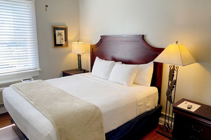 Crystal Bay Historic Hotel
