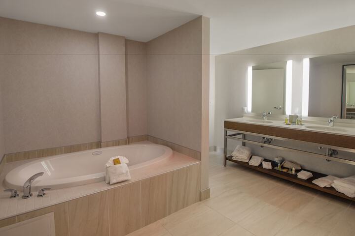 DoubleTree by Hilton Hotel Niagara Falls New York