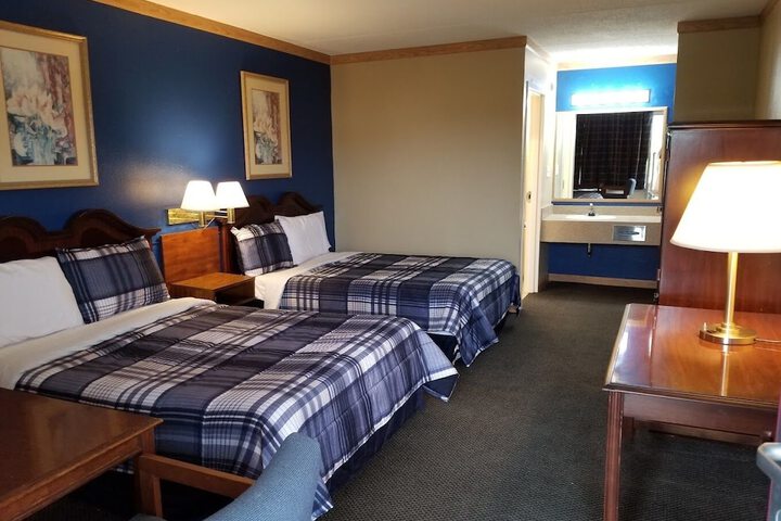 Room 4 of 8