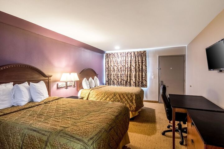 Room 27 of 38