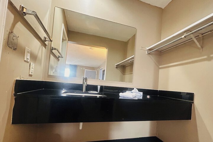 Residential Suites Blue Springs by Hotel O I 70