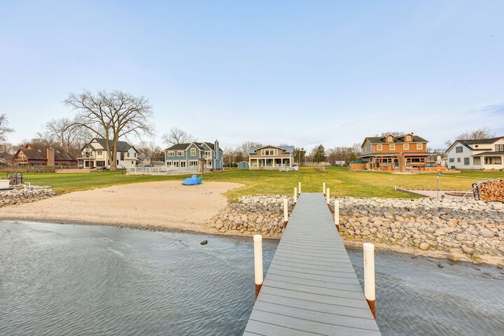 Home on Fox River: Modern Decor Style!