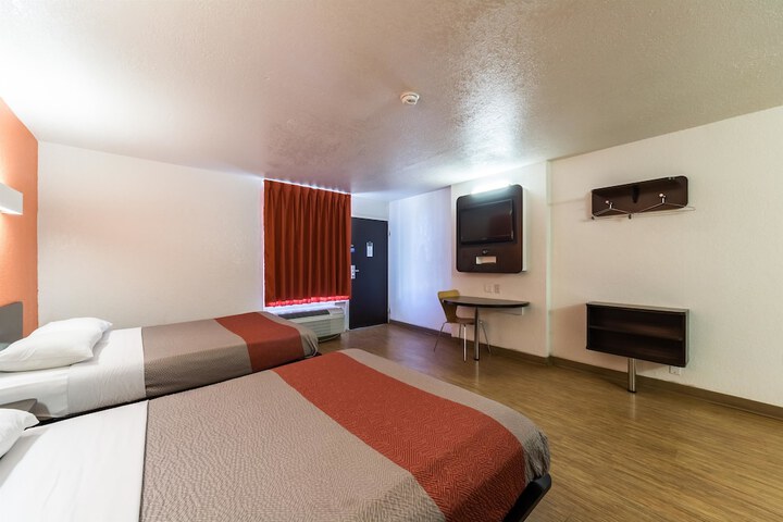 Room 16 of 38