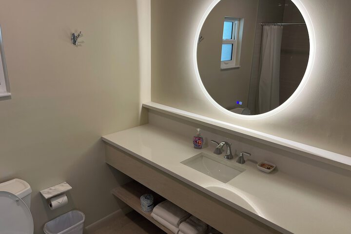 Room 13 of 28