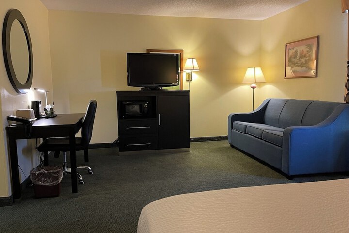 Super 8 by Wyndham Colby