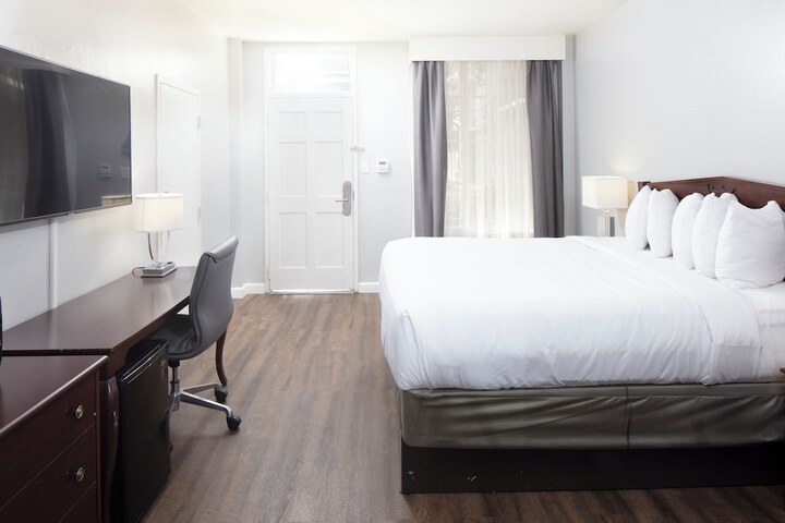 Room 26 of 38
