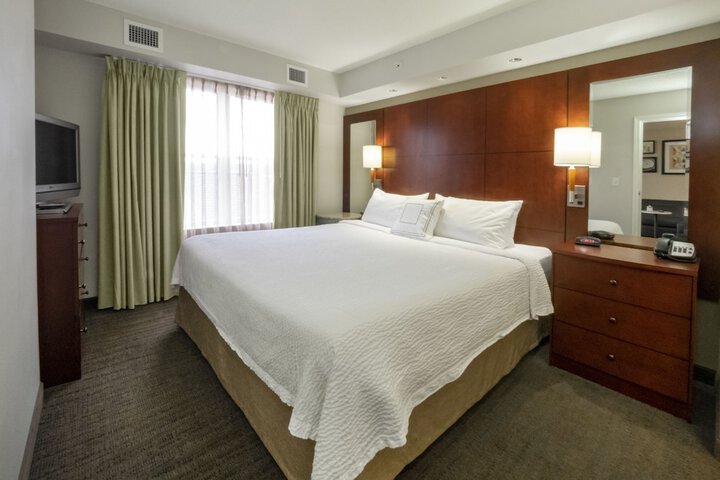 Room 32 of 51