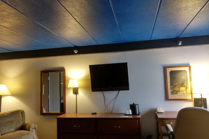 Room 37 of 65