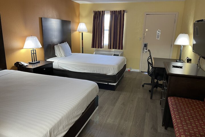 Room 4 of 33