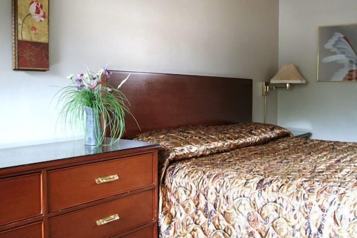Hudson Manor Inn