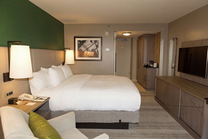 Room 33 of 87