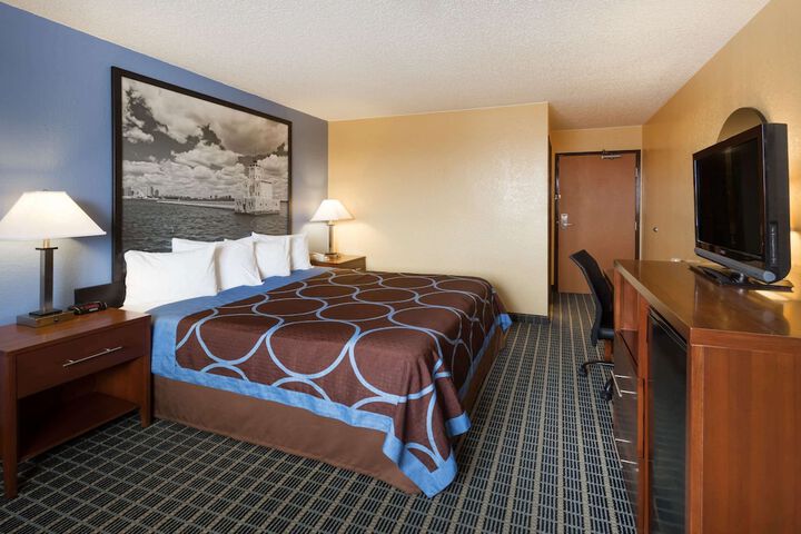 Room 7 of 17